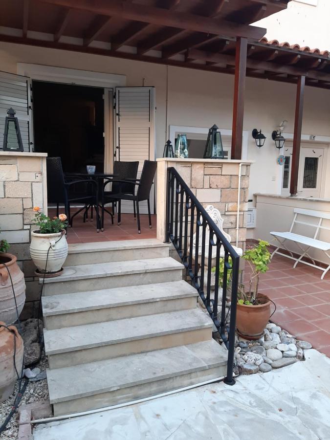 Limnaria Deluxe Maisonette Paphos Extérieur photo